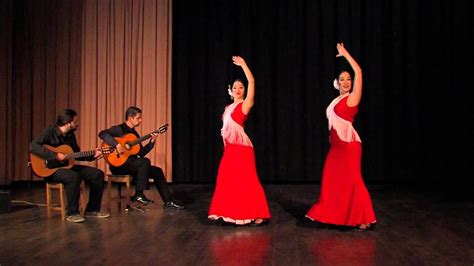 Entre Dos Aguas: Une symphonie flamenco où la passion danse avec la mélancolie